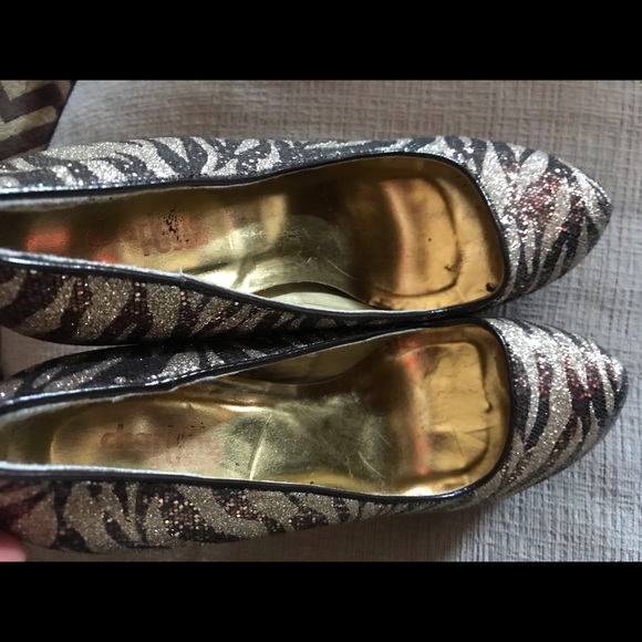 Zebra pump heels size 8 - Picture 6 of 7